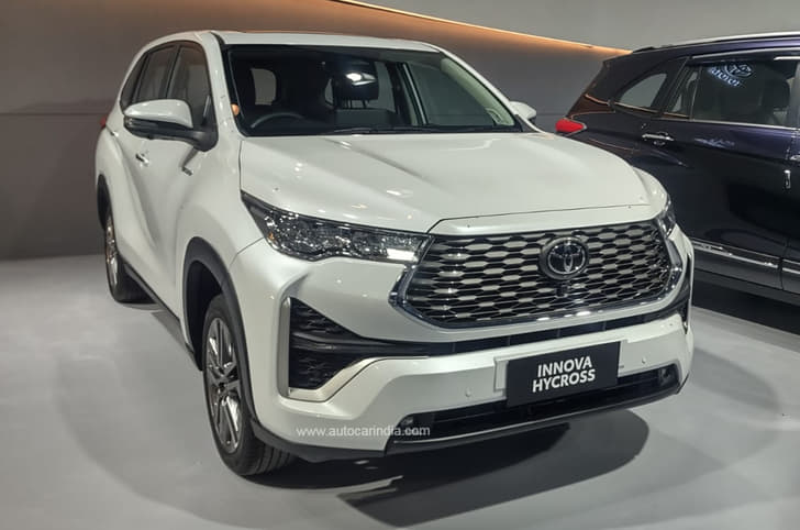 Toyota Innova Hycross front quarter